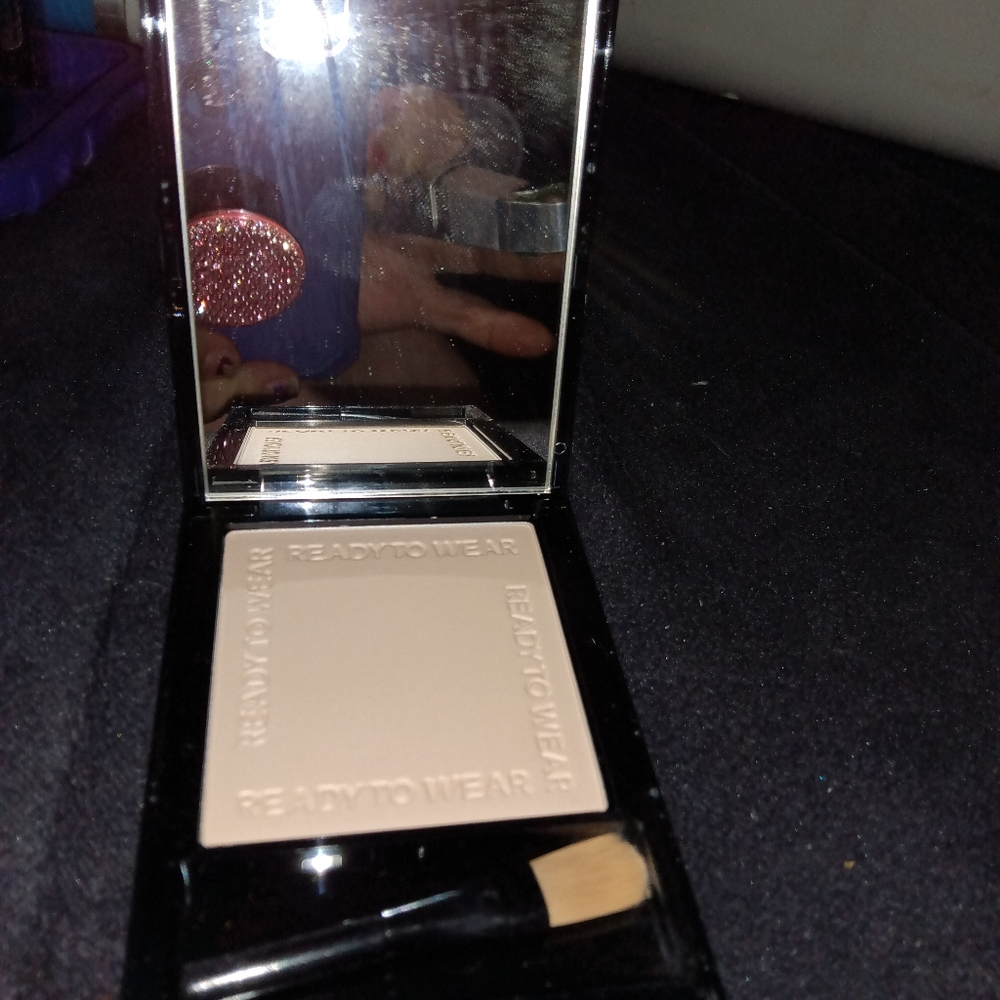 New Light Face Powder - Picture 4 of 4